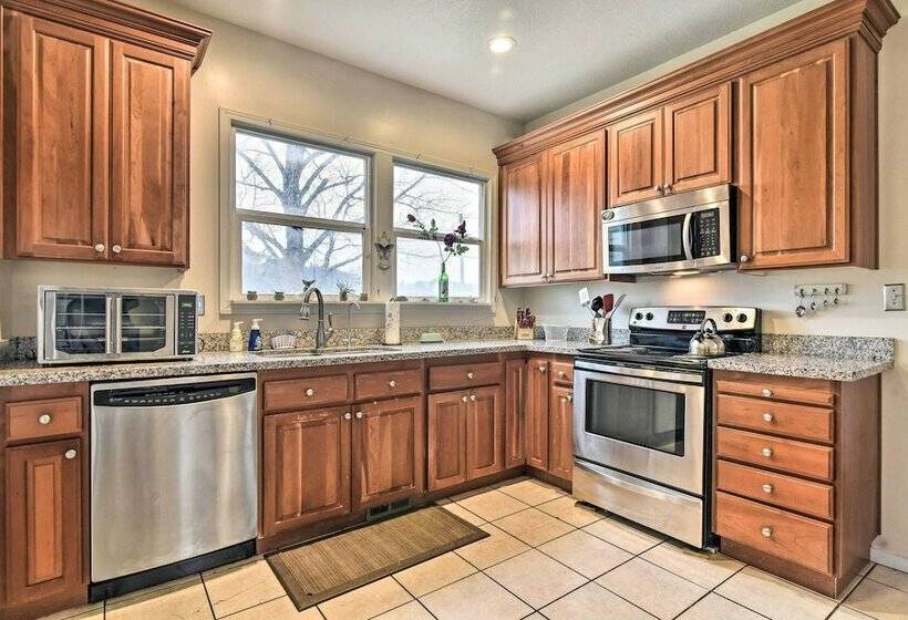 Cozy Scappoose Home ~ 22 Mi To Portland!