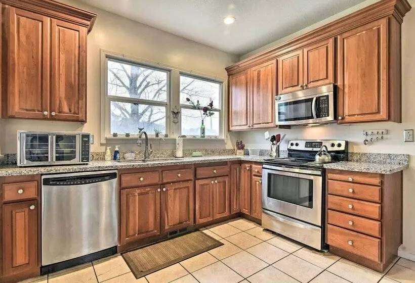 Cozy Scappoose Home ~ 22 Mi To Portland!