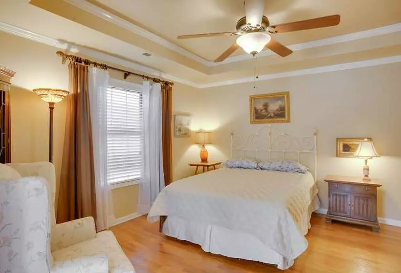 Cumberland Cottage    2 Blocks To Downtown Dover!