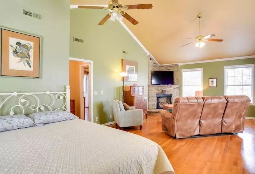 Cumberland Cottage    2 Blocks To Downtown Dover!