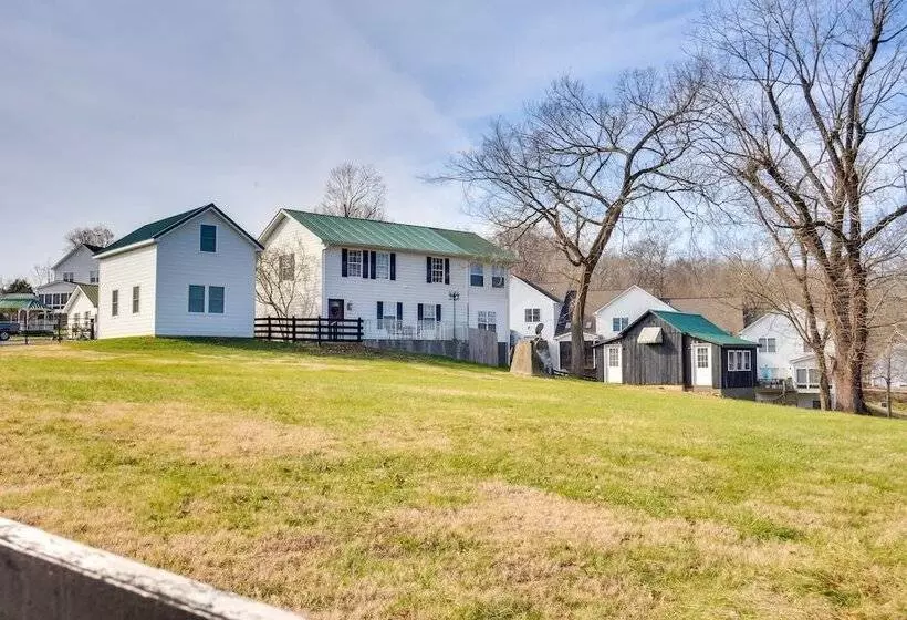 Cumberland Cottage    2 Blocks To Downtown Dover!