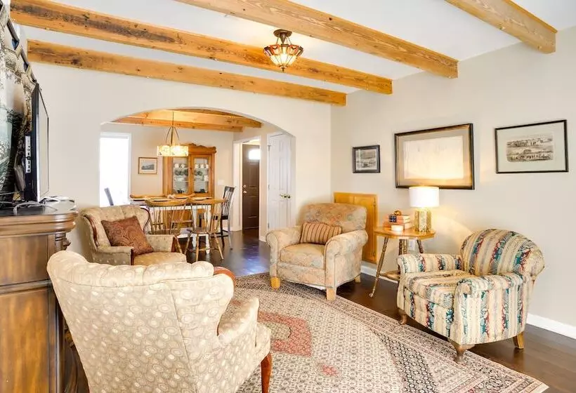 Cumberland Cottage    2 Blocks To Downtown Dover!