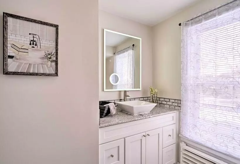 Dog Friendly Downtown Auburn Vacation Rental!