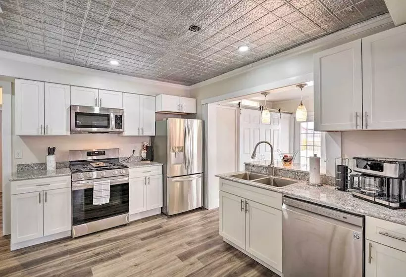 Dog Friendly Downtown Auburn Vacation Rental!