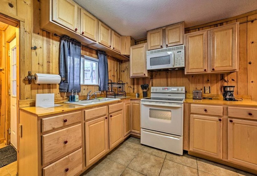 Gaylord Cottage, Walk To Lake Otsego Beaches!