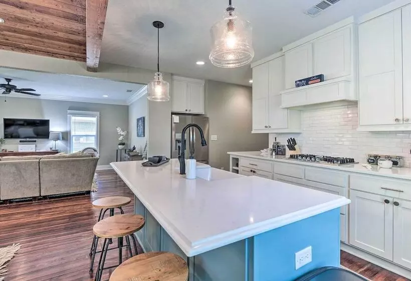 Historic + Fully Renovated Waxahachie Home!