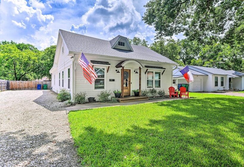 Historic + Fully Renovated Waxahachie Home!