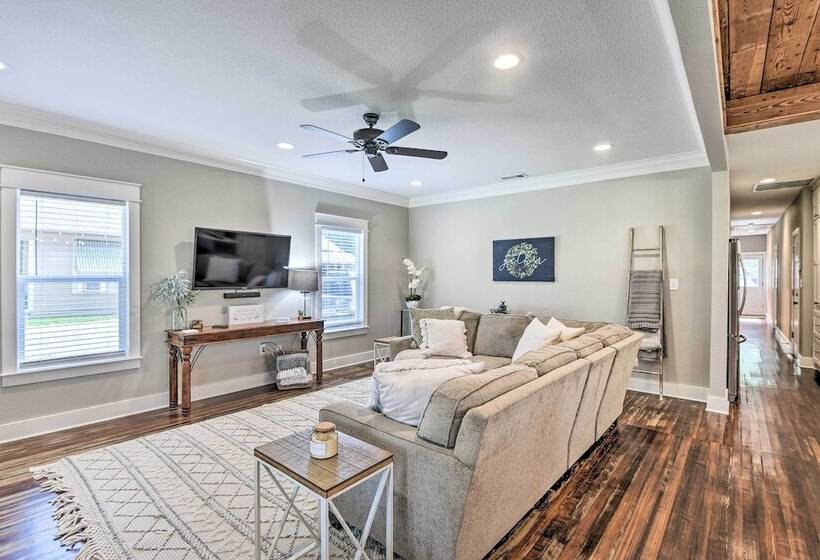 Historic + Fully Renovated Waxahachie Home!