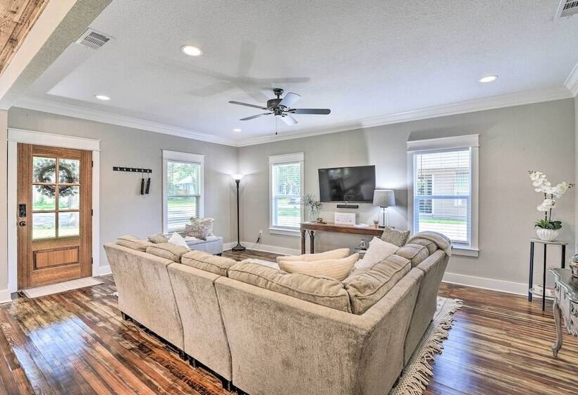 Historic + Fully Renovated Waxahachie Home!