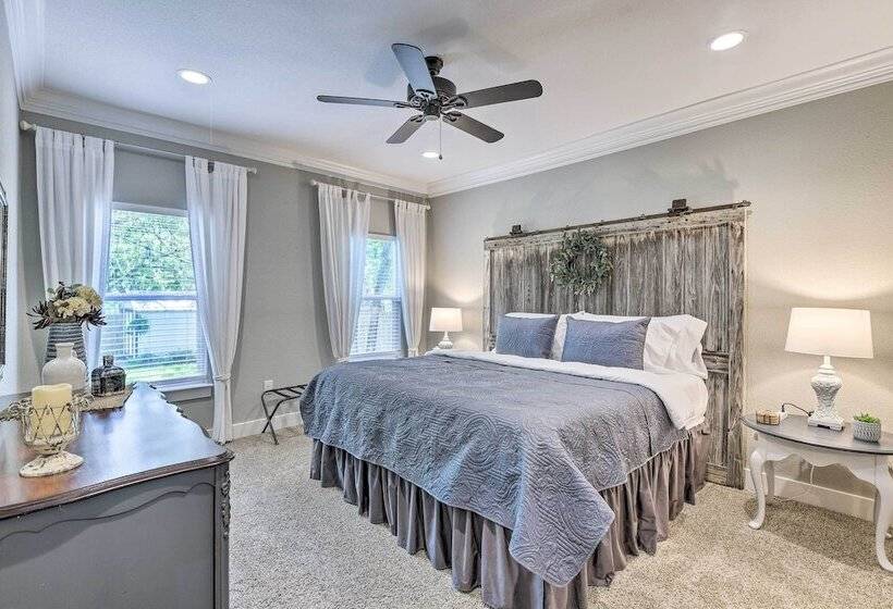 Historic + Fully Renovated Waxahachie Home!