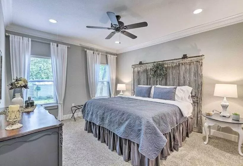 Historic + Fully Renovated Waxahachie Home!