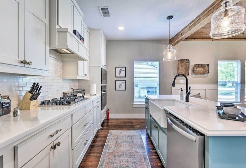 Historic + Fully Renovated Waxahachie Home!