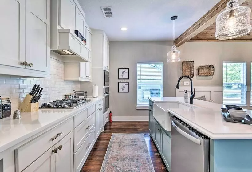 Historic + Fully Renovated Waxahachie Home!