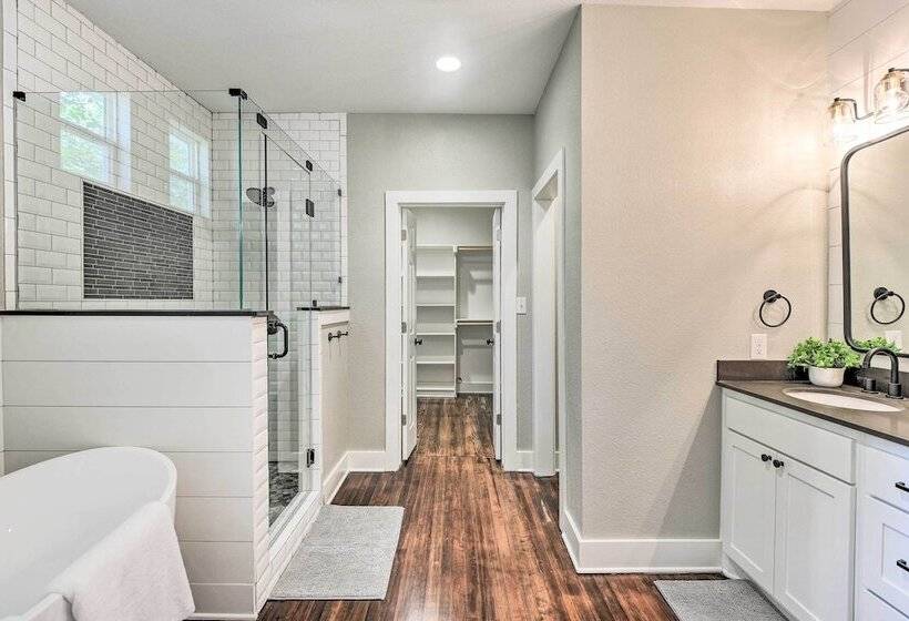 Historic + Fully Renovated Waxahachie Home!