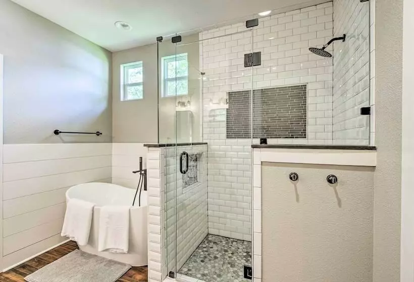 Historic + Fully Renovated Waxahachie Home!