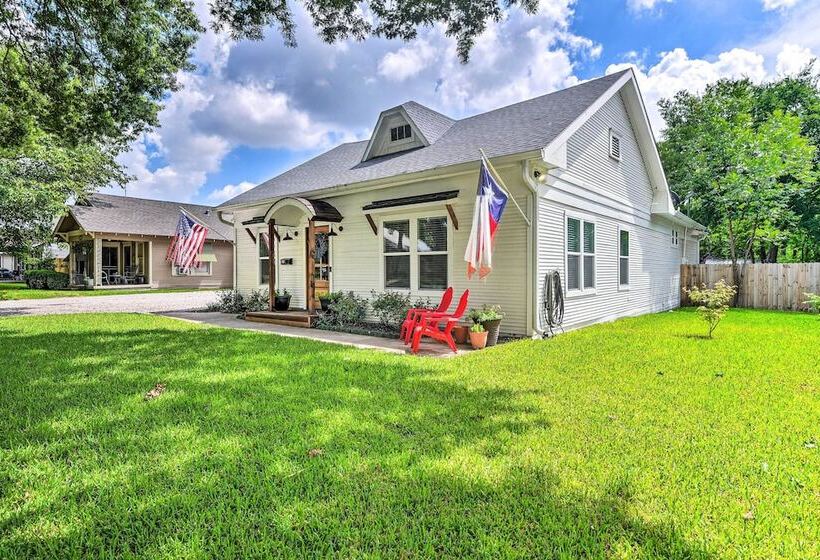 Historic + Fully Renovated Waxahachie Home!