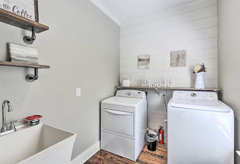 Historic + Fully Renovated Waxahachie Home!