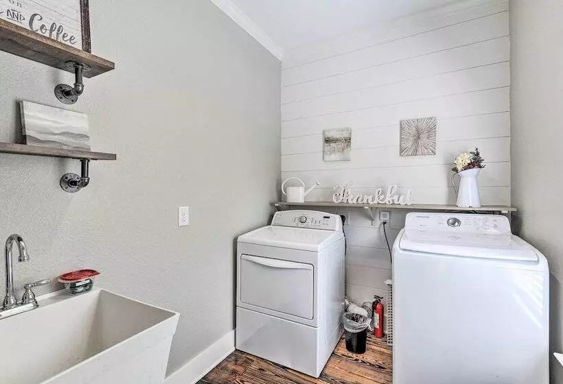 Historic + Fully Renovated Waxahachie Home!