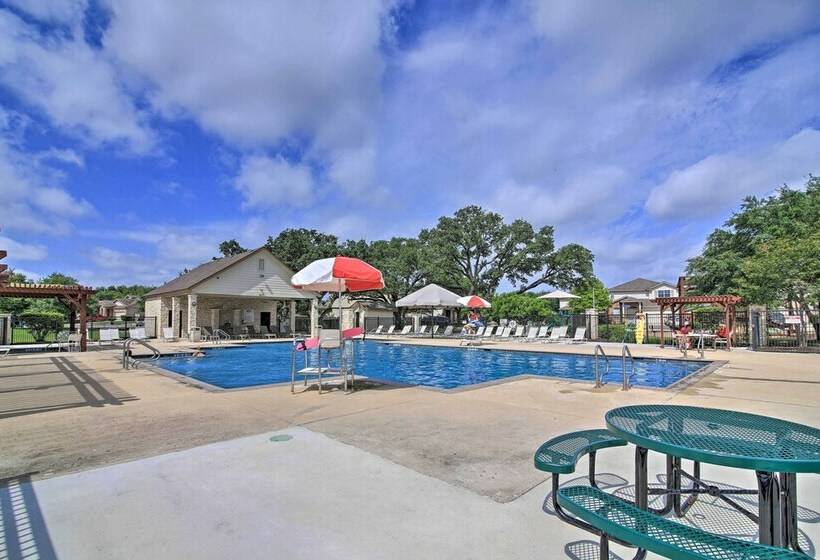 Home W/ Patio, Mins To Seaworld+lackland Afb!
