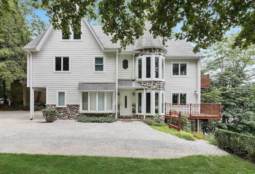 Lakefront Genoa City Home W/ Private Beach