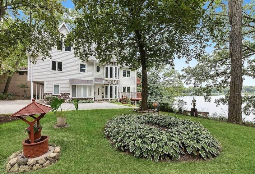 Lakefront Genoa City Home W/ Private Beach