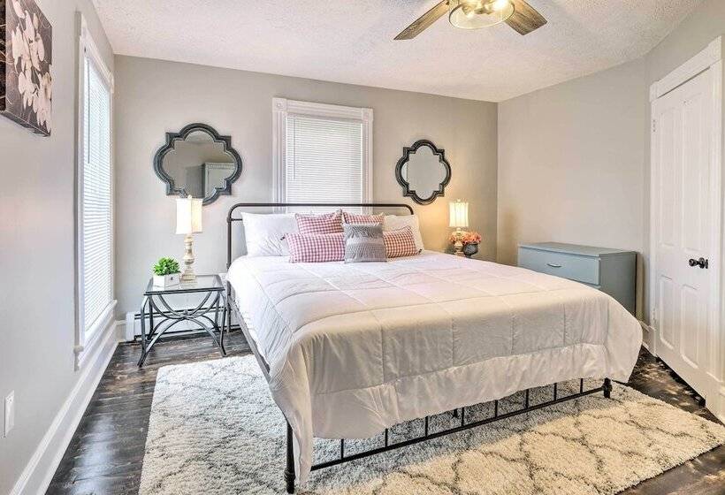 Lush, Modern Farmhouse W/ Mtn Views & Sunroom