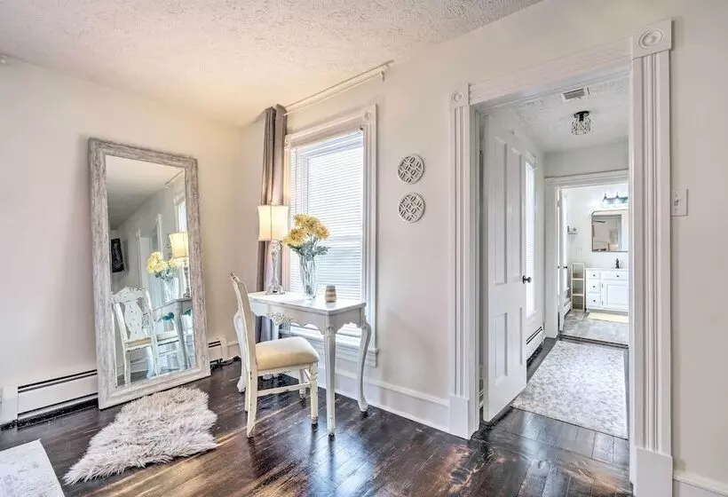 Lush, Modern Farmhouse W/ Mtn Views & Sunroom