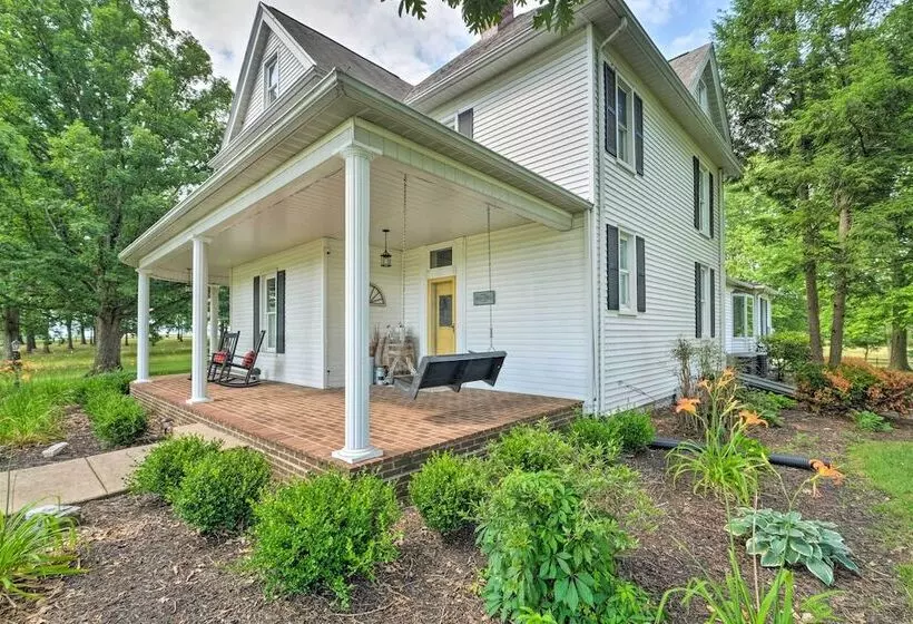 Lush, Modern Farmhouse W/ Mtn Views & Sunroom