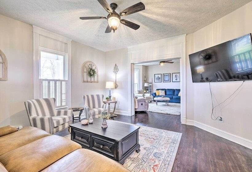 Lush, Modern Farmhouse W/ Mtn Views & Sunroom