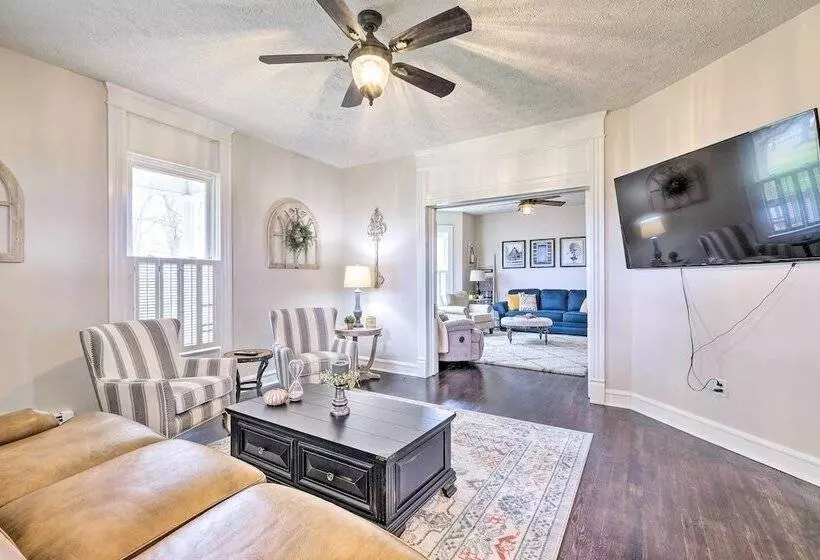 Lush, Modern Farmhouse W/ Mtn Views & Sunroom