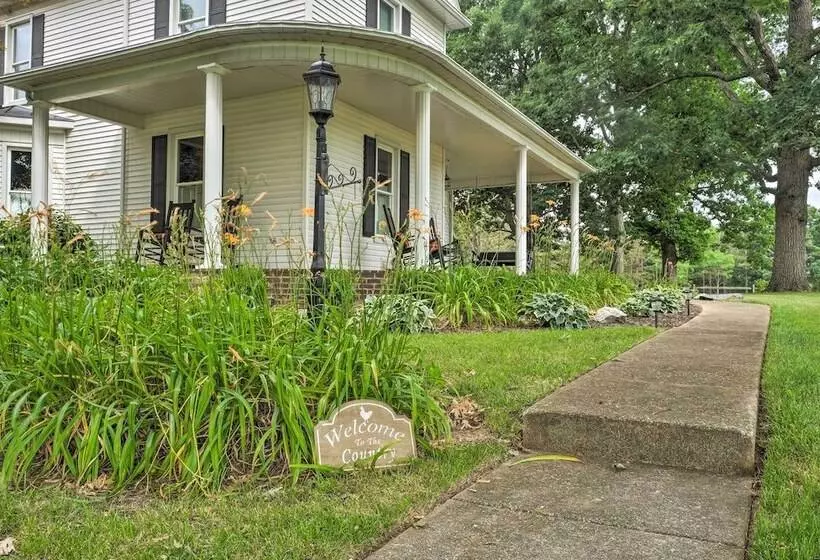 Lush, Modern Farmhouse W/ Mtn Views & Sunroom
