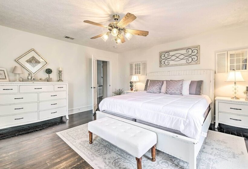 Lush, Modern Farmhouse W/ Mtn Views & Sunroom