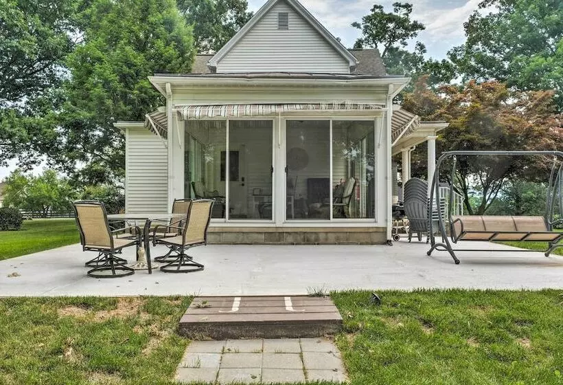 Lush, Modern Farmhouse W/ Mtn Views & Sunroom
