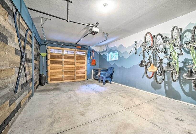 Luxe Truckee Cabin W/ Golf Course View & Deck