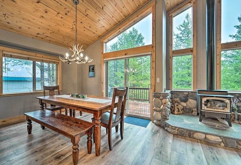 Luxe Truckee Cabin W/ Golf Course View & Deck