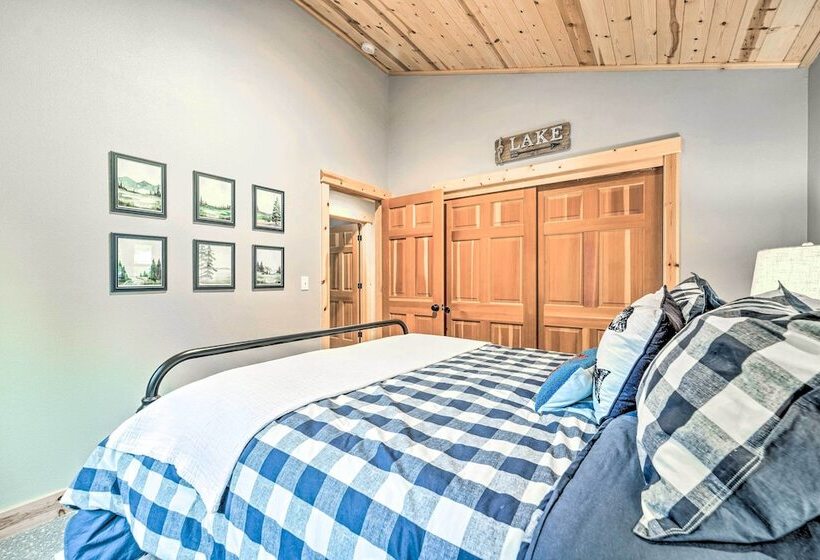 Luxe Truckee Cabin W/ Golf Course View & Deck