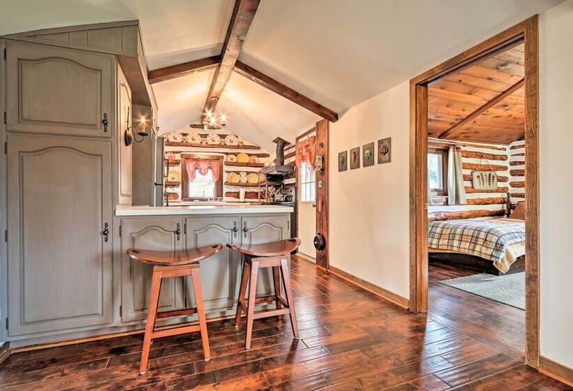 Macungie Cabin W/ Fireplace Near Bear Creek Skiing