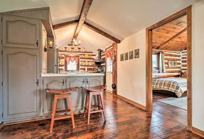 Macungie Cabin W/ Fireplace Near Bear Creek Skiing