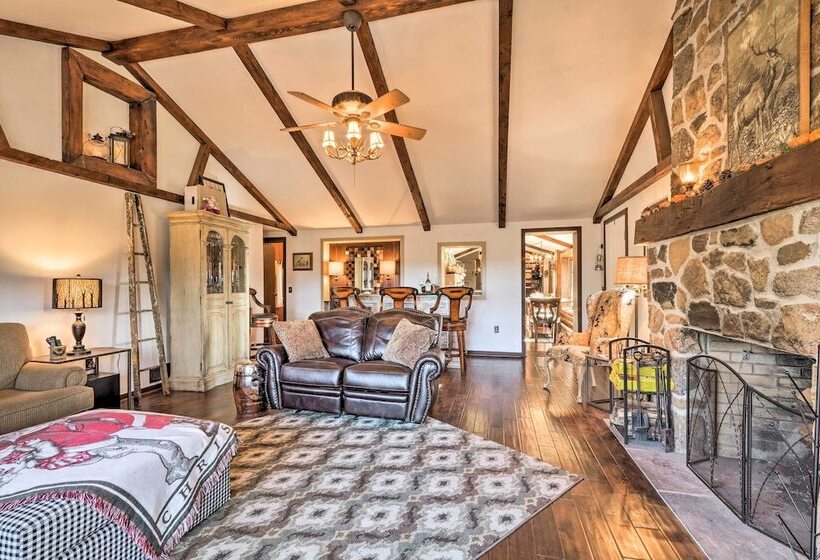 Macungie Cabin W/ Fireplace Near Bear Creek Skiing