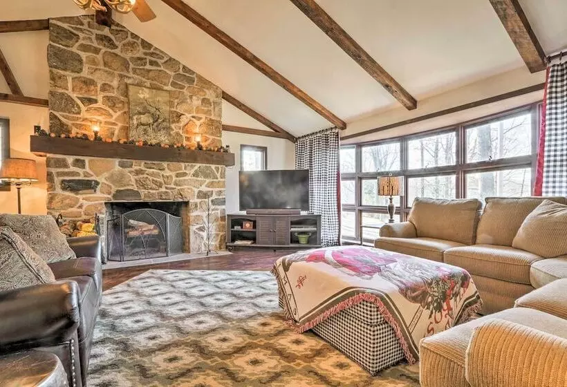 Macungie Cabin W/ Fireplace Near Bear Creek Skiing
