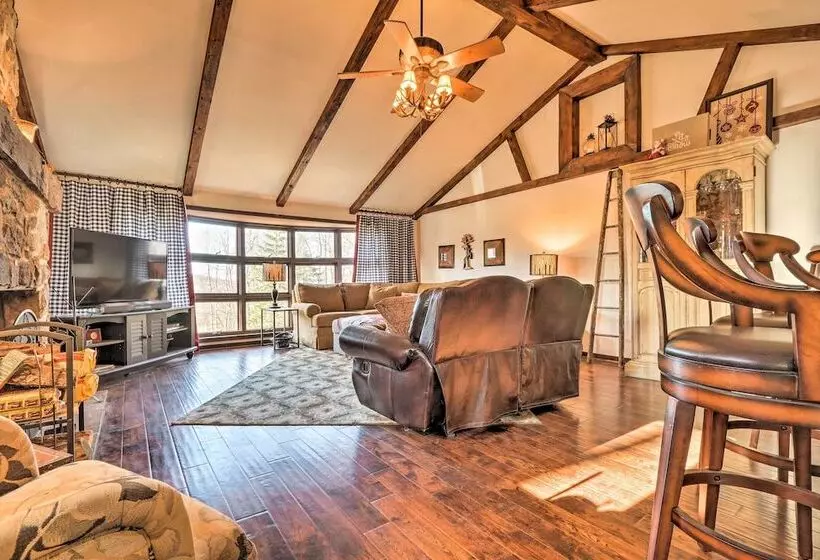 Macungie Cabin W/ Fireplace Near Bear Creek Skiing