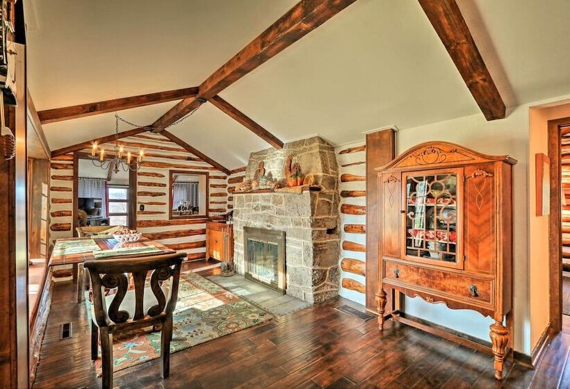 Macungie Cabin W/ Fireplace Near Bear Creek Skiing