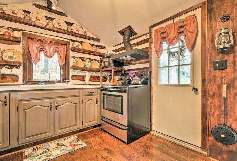 Macungie Cabin W/ Fireplace Near Bear Creek Skiing