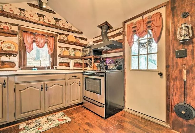 Macungie Cabin W/ Fireplace Near Bear Creek Skiing