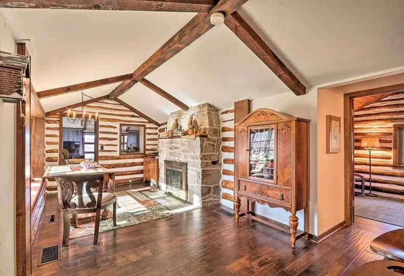 Macungie Cabin W/ Fireplace Near Bear Creek Skiing