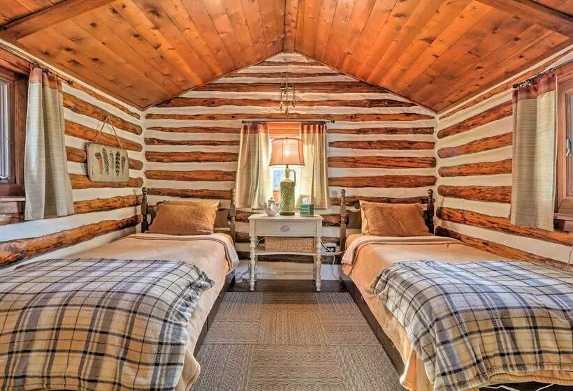 Macungie Cabin W/ Fireplace Near Bear Creek Skiing