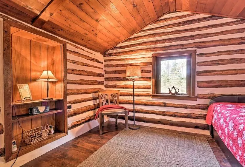 Macungie Cabin W/ Fireplace Near Bear Creek Skiing
