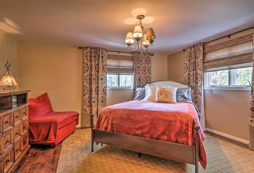 Macungie Cabin W/ Fireplace Near Bear Creek Skiing