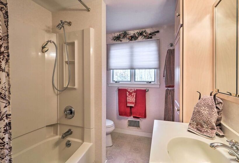 Macungie Cabin W/ Fireplace Near Bear Creek Skiing