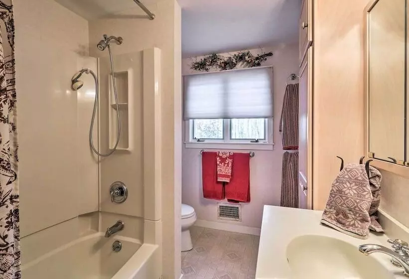 Macungie Cabin W/ Fireplace Near Bear Creek Skiing